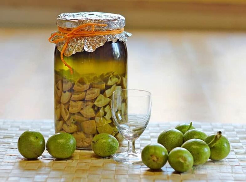 Decory of young walnuts against parasites